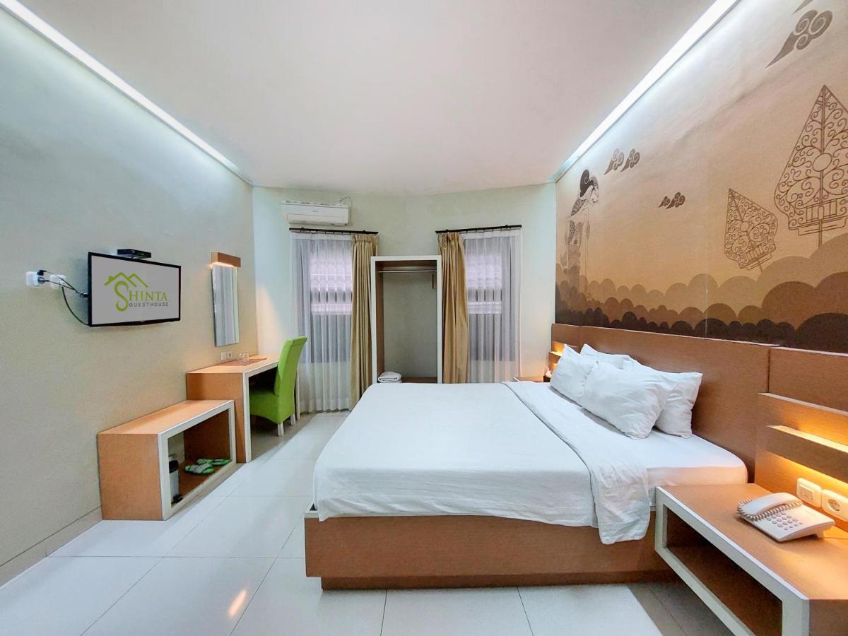 Shinta Guesthouse Malang Exterior photo