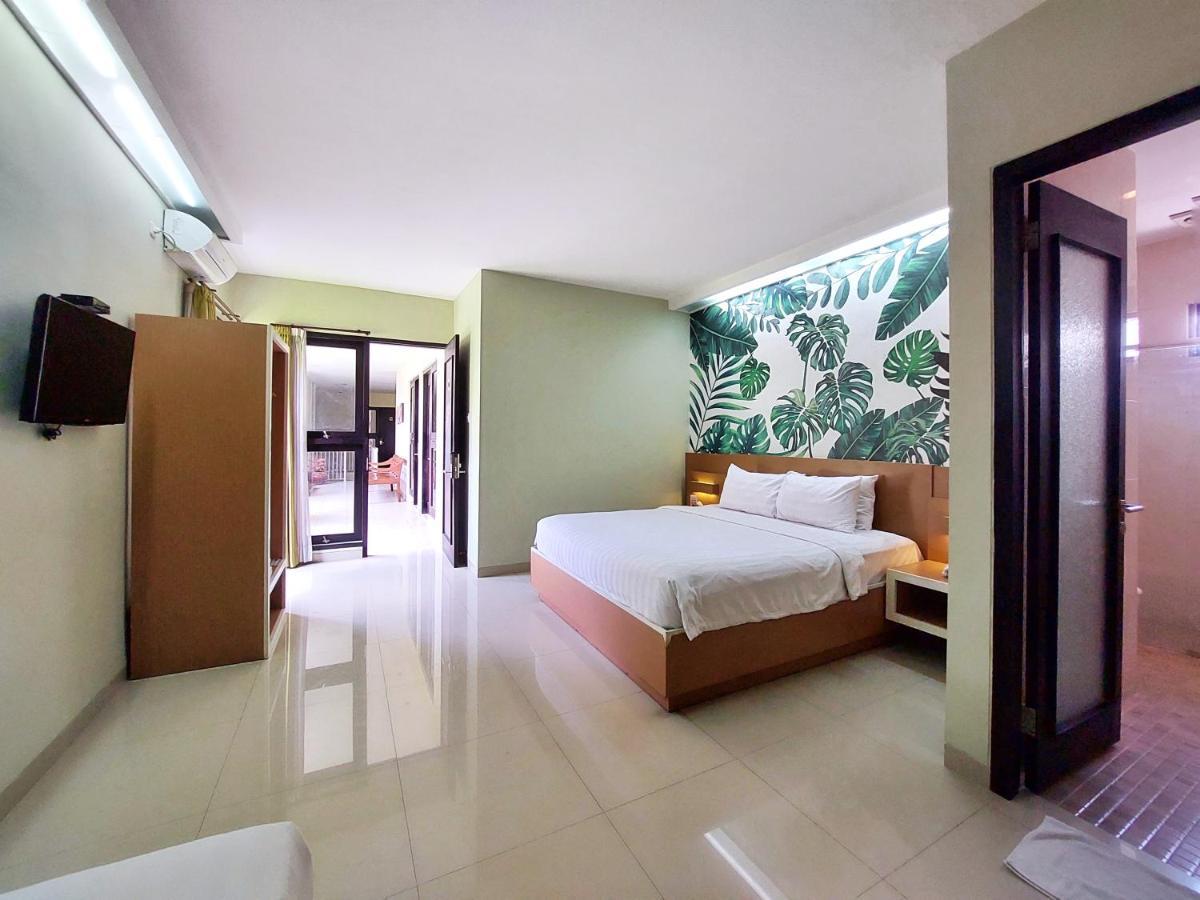Shinta Guesthouse Malang Exterior photo