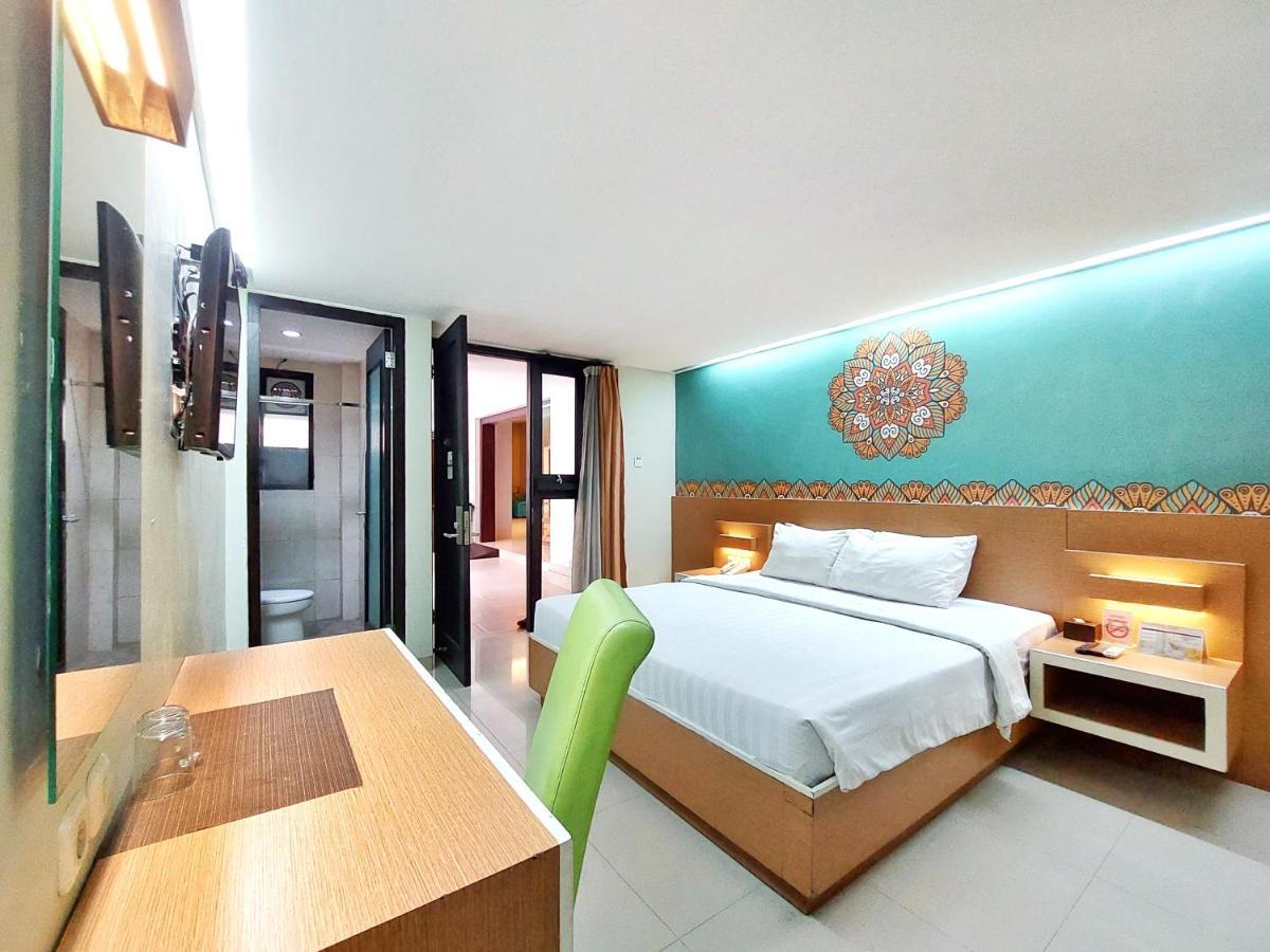 Shinta Guesthouse Malang Exterior photo