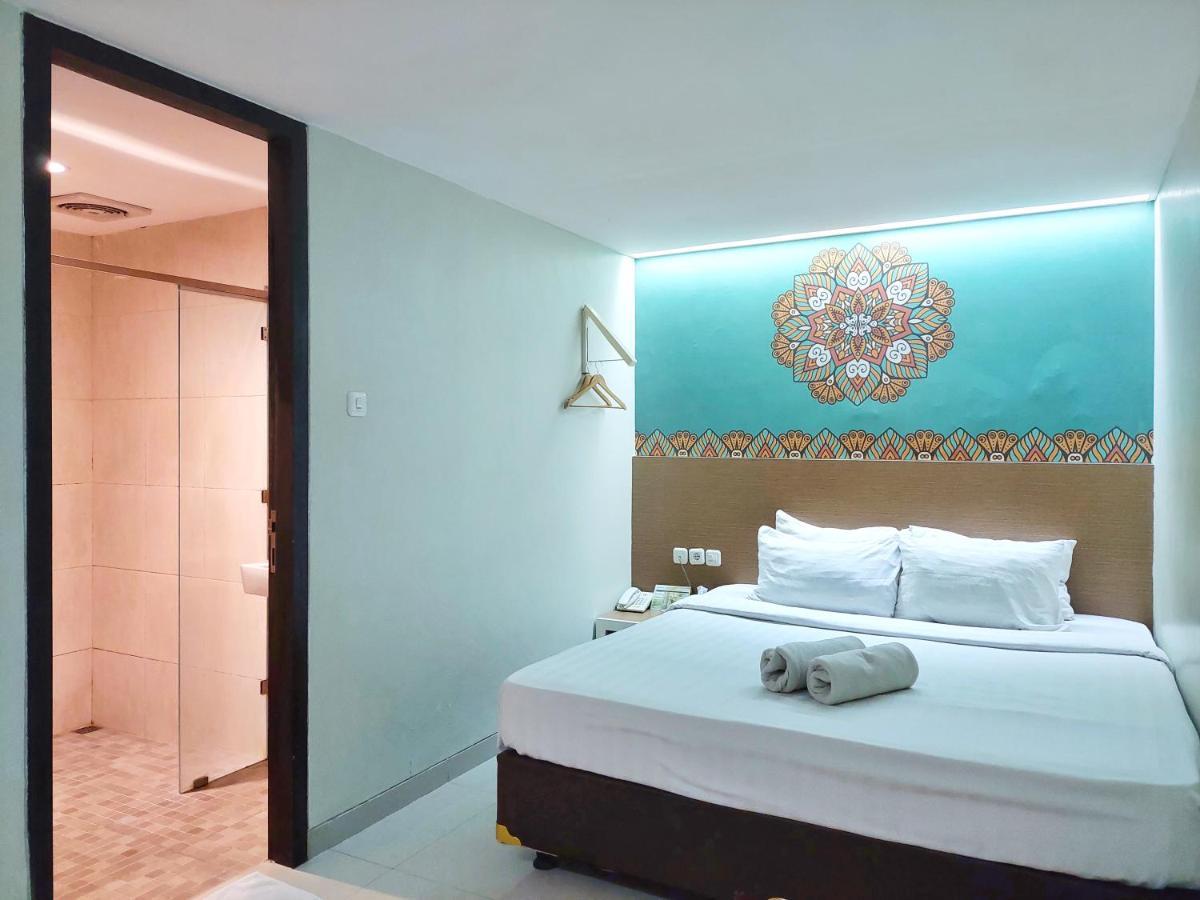 Shinta Guesthouse Malang Exterior photo