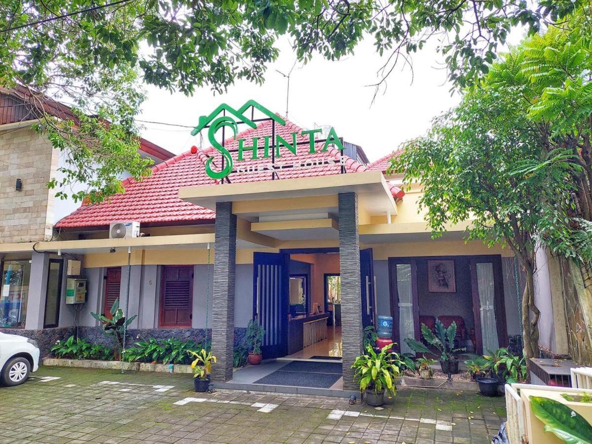 Shinta Guesthouse Malang Exterior photo